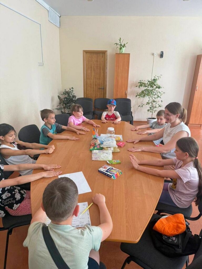 Экскурсия в музей и уроки хорошего настроения: как прошёл день у отряда «Единство»