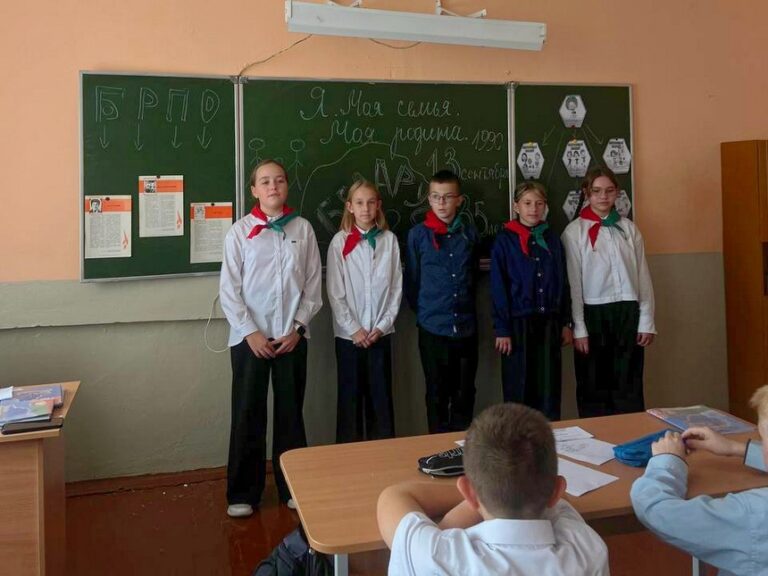 В 5 «Е» классе прошло тематическое занятие «Я. Моя семья. Моя Родина»